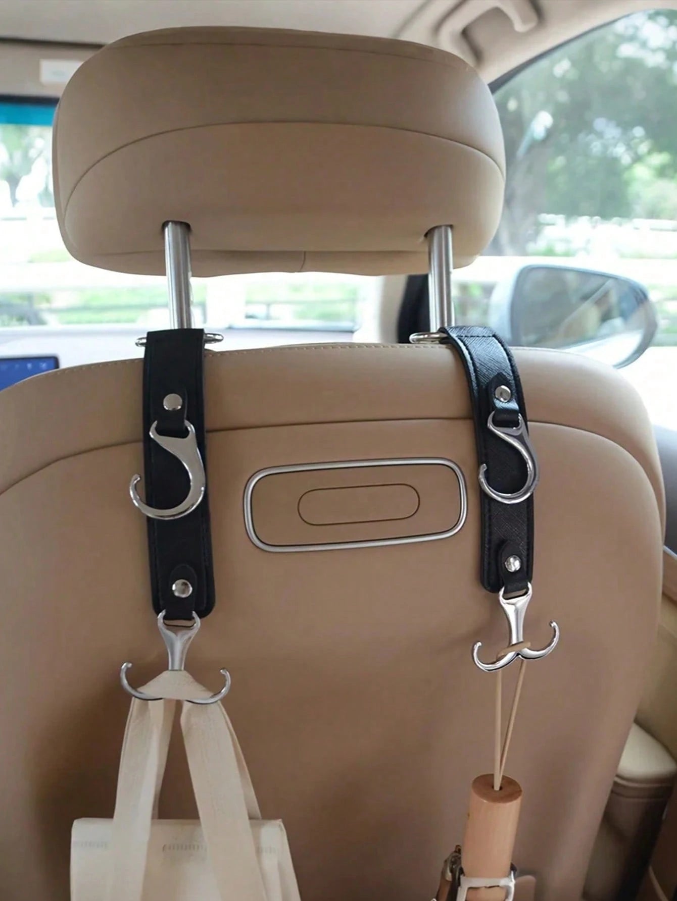 1Pc PU Leather & Metal Car Seat Back Hook- Practicality With Heavy-Duty Load-Bearing Materials, Saves Space With A Hidden Design. It Can Hang Bags, Clothes, Umbrellas, And More, And Is Compatible With