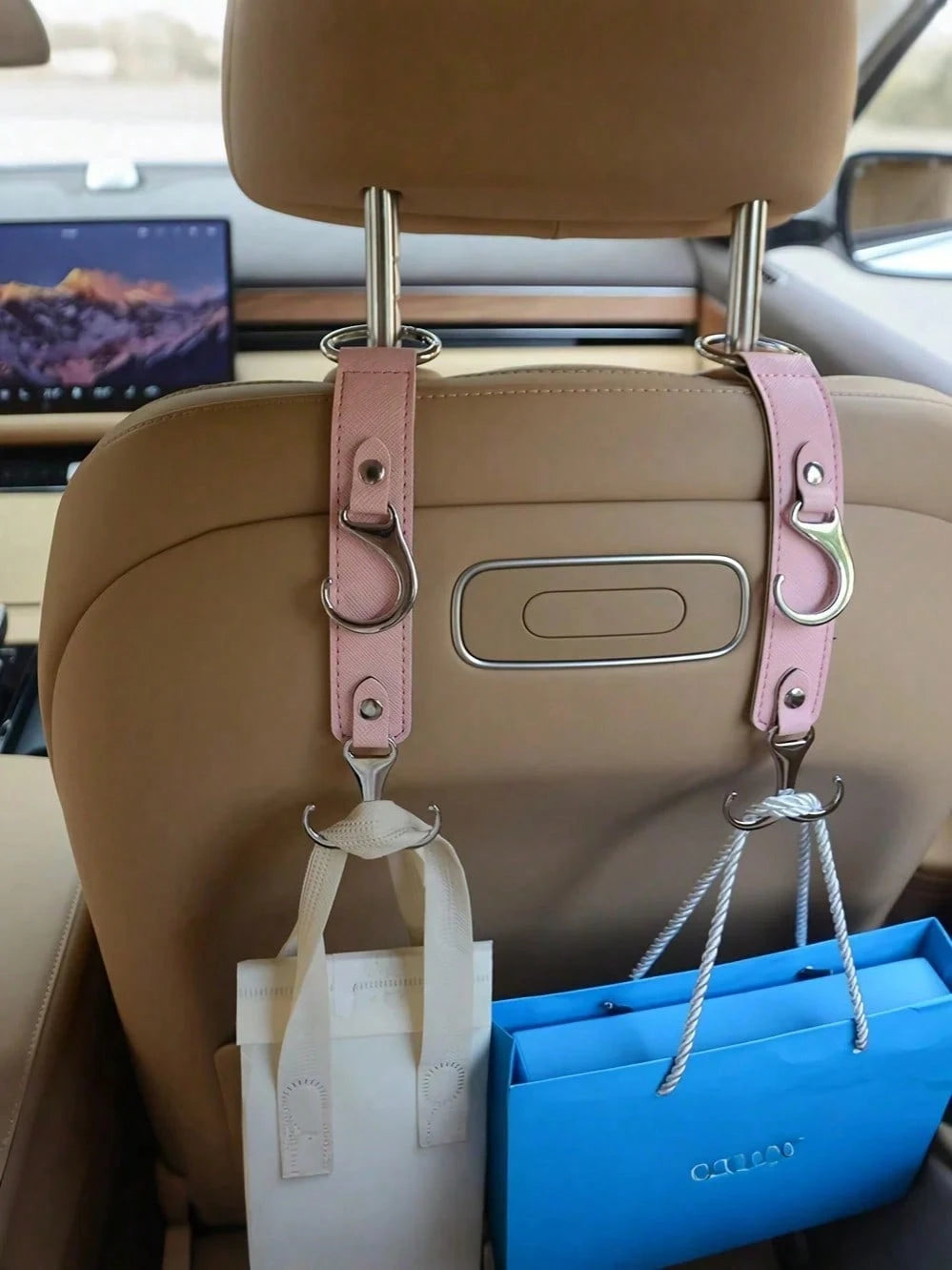 1Pc PU Leather & Metal Car Seat Back Hook- Practicality With Heavy-Duty Load-Bearing Materials, Saves Space With A Hidden Design. It Can Hang Bags, Clothes, Umbrellas, And More, And Is Compatible With