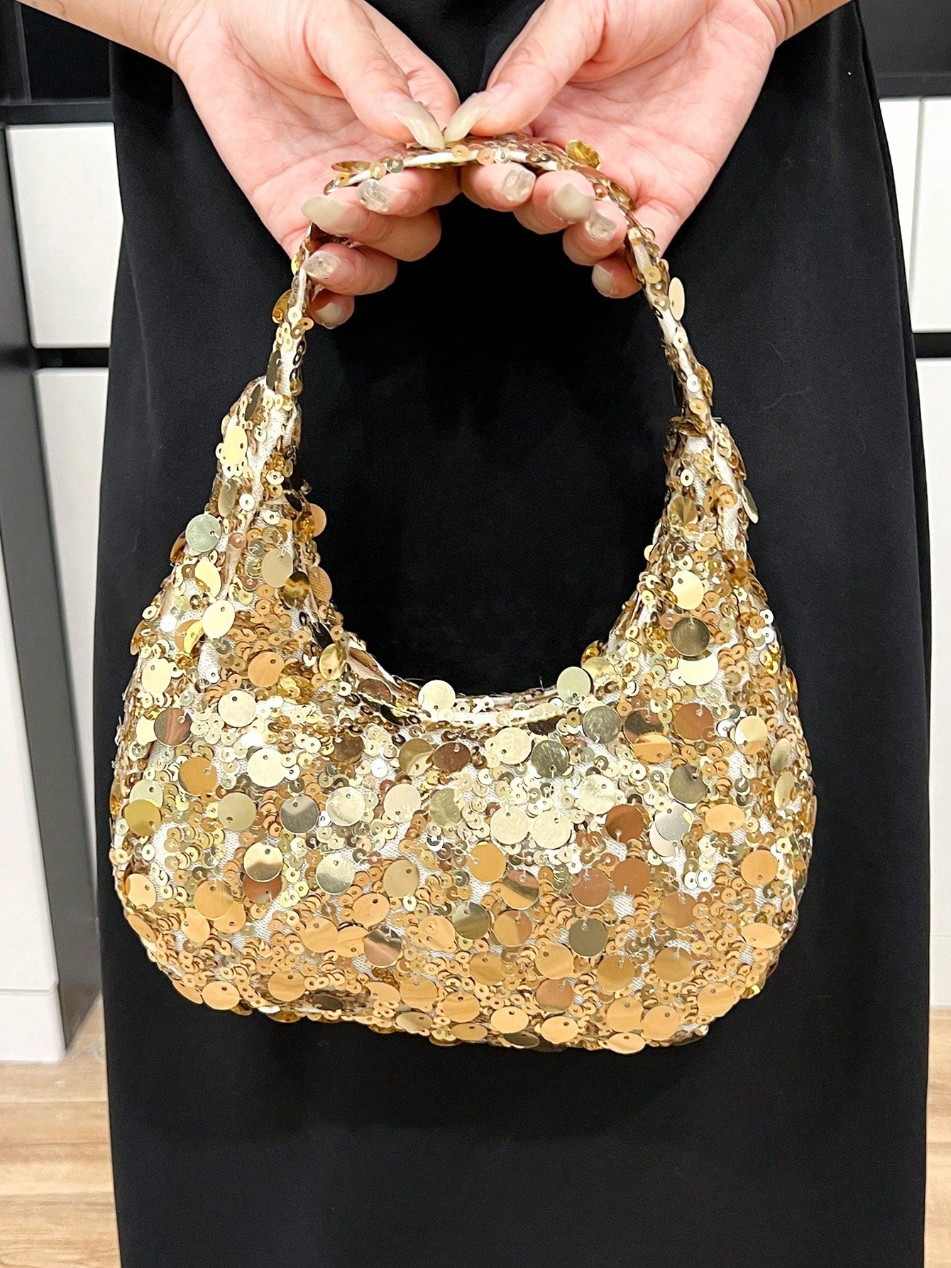 1pc Quilted Zipper Closure PVC Sequin Crescent Bag, Fashion Design Tote Sequin Bag For Women, Stylish Clutch Evening Bag, New Versatile Shiny Large Capacity Party Bag, Luminous Semicircle Clutch Suita