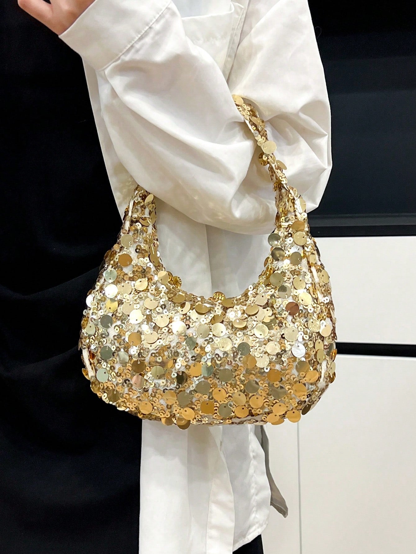 1pc Quilted Zipper Closure PVC Sequin Crescent Bag, Fashion Design Tote Sequin Bag For Women, Stylish Clutch Evening Bag, New Versatile Shiny Large Capacity Party Bag, Luminous Semicircle Clutch Suita