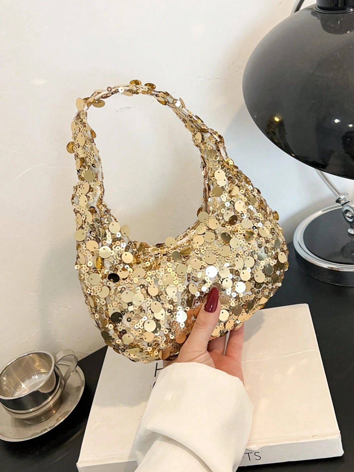 1pc Quilted Zipper Closure PVC Sequin Crescent Bag, Fashion Design Tote Sequin Bag For Women, Stylish Clutch Evening Bag, New Versatile Shiny Large Capacity Party Bag, Luminous Semicircle Clutch Suita