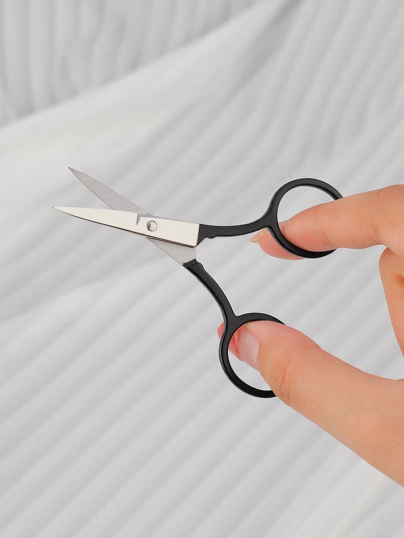 1pc Stainless Steel Beauty Scissors, Household Eyebrow Trimmer, Small Scissors For Makeup And Grooming