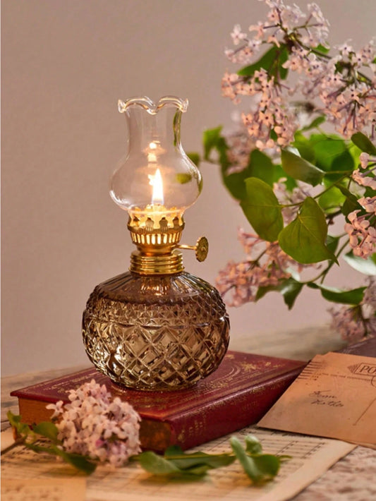 1pc Vintage Large Oil Lamp, Glass Kerosene Lamp, Antique Oil Lamp, Indoor Emergency Lighting Windproof Lamp (Liquid Not Included), Retro Home Decor Garden Decor Lamp Shade, Christmas Gift, Halloween G