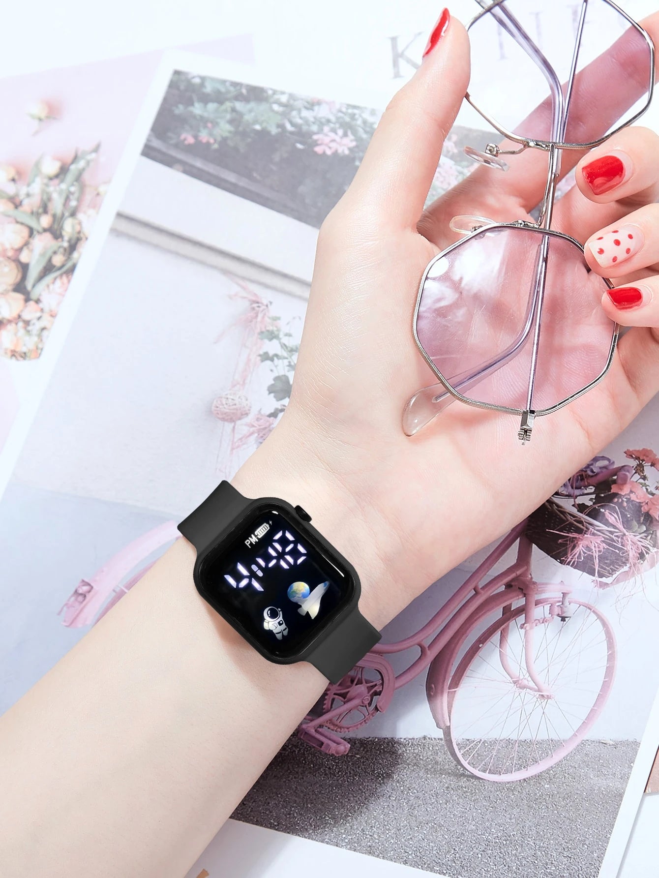 1pc Youth/Student Astronaut & Airplane Design TPU Material LED Electronic Sports Watch, Suitable For Daily Life And Back To School