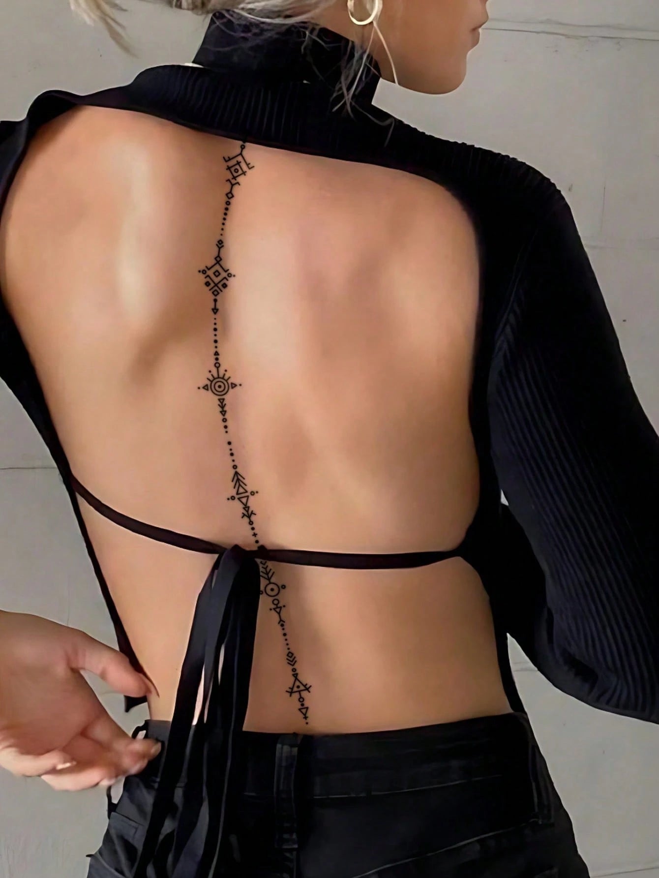 2 Sheets Sexy Line Style Body Art Tattoo Stickers, Can Be Used On The Back, Waist, Spine And More, With Black Geometric Patterns And Symbol Patterns. Waterproof Fake Tattoo, Lasts 2-5 Days, Can Be App