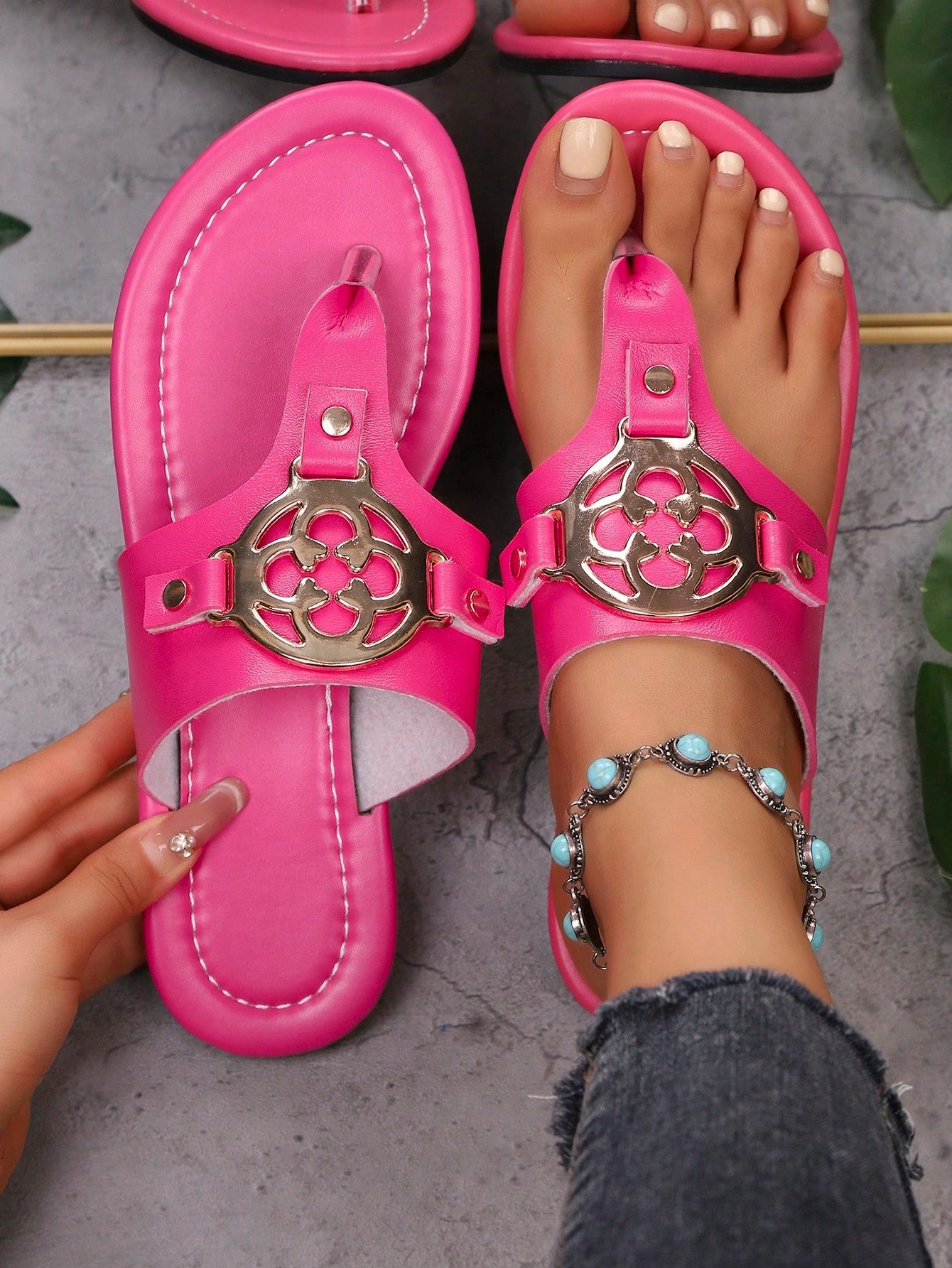 2025 New Summer Women Fashion Casual Thong Sandals Flat Beach Slippers