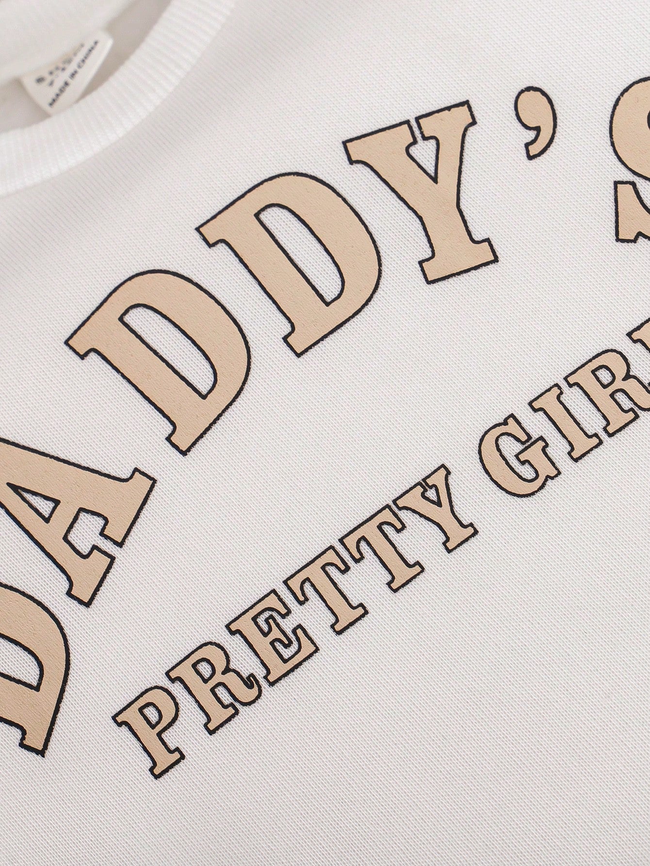 2pcs Baby Girls' Autumn Winter White Japanese Sweatshirt Fabric Round Neck English Print Jeans Pants V-Shape Leg Niche Fashion Simple Cute Casual Set