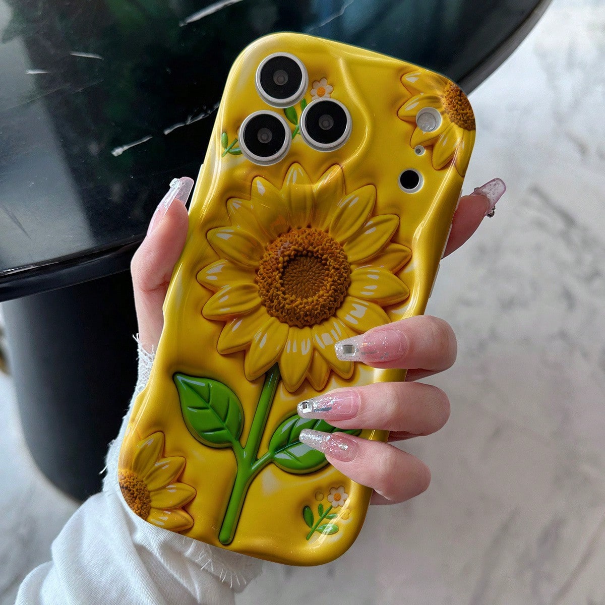 3D-Like Effect 1PC Cute Yellow Sunflower And Green Leaf Pattern Phone Case, Curly Wave Edge Phone Case, Thick Shockproof Phone Case, Cream Style Phone Case Suitable For And 11 12 13 14 15 16 17 Pro Ma