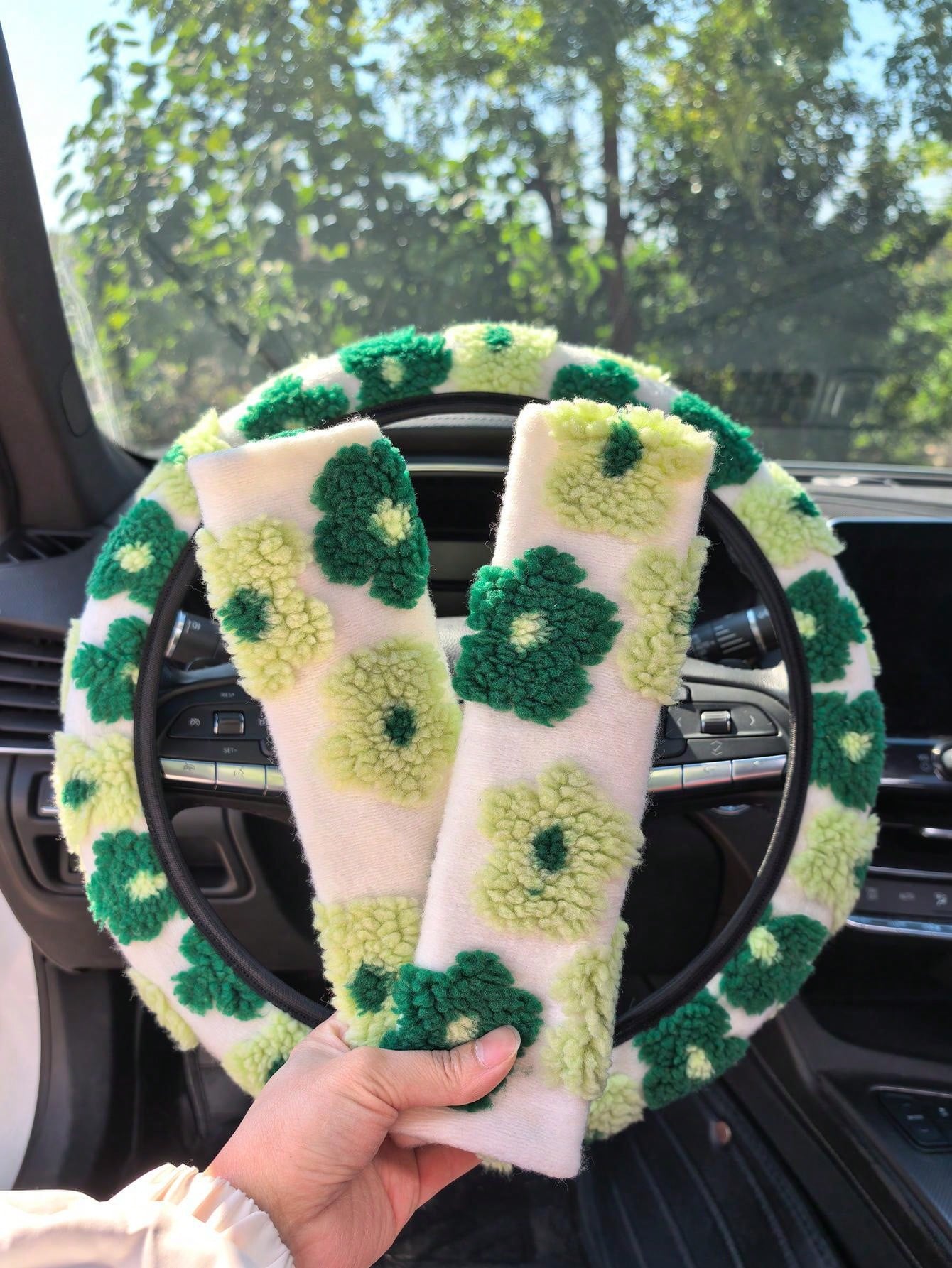 3pcs/2pcs/1pc Car Interior Accessory Set, Floral Plush Steering Wheel Cover And Seatbelt Shoulder Pads, Non-Slip, Warm, Cute, Personalized, Suitable For All Seasons