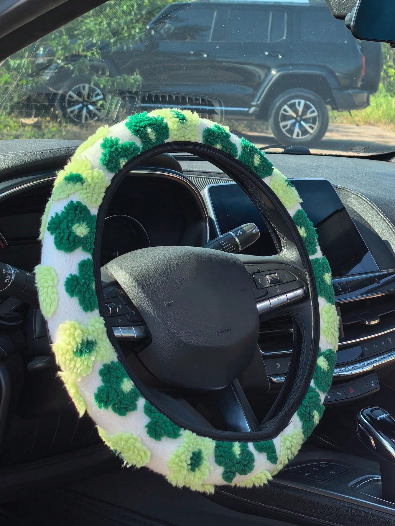 3pcs/2pcs/1pc Car Interior Accessory Set, Floral Plush Steering Wheel Cover And Seatbelt Shoulder Pads, Non-Slip, Warm, Cute, Personalized, Suitable For All Seasons