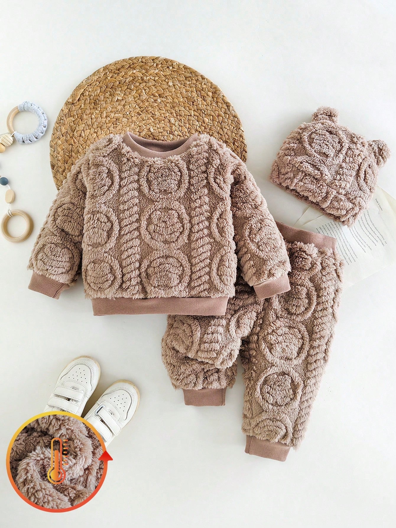 3pcs Baby Boys And Baby Girls Unisex White 3D Bear Pattern Jacquard Fleece Crew Neck Sweatshirt, Fleece Sweatpants And 3D Ear Hat Set, Cute And Comfortable Outfit Suitable For Autumn/Winter And