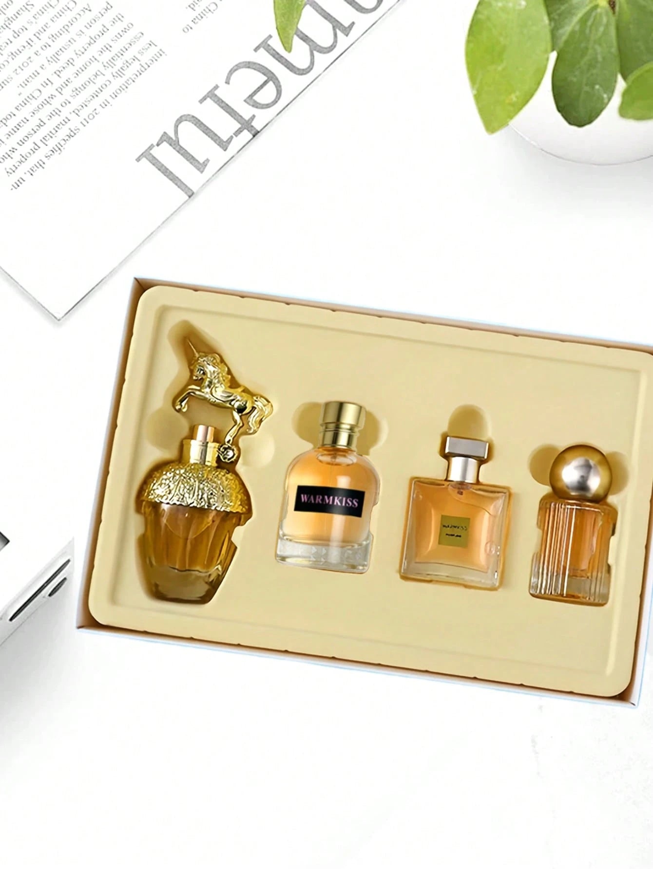 4-Piece Set Of Elegant And Fresh-Scented Ladies' Perfumes. The Fragrance Is Rich And Fragrant, Featuring A Blend Of Elegant Floral And Fruity Scents, And It Lasts For A Long Time. It Is An Excellent C