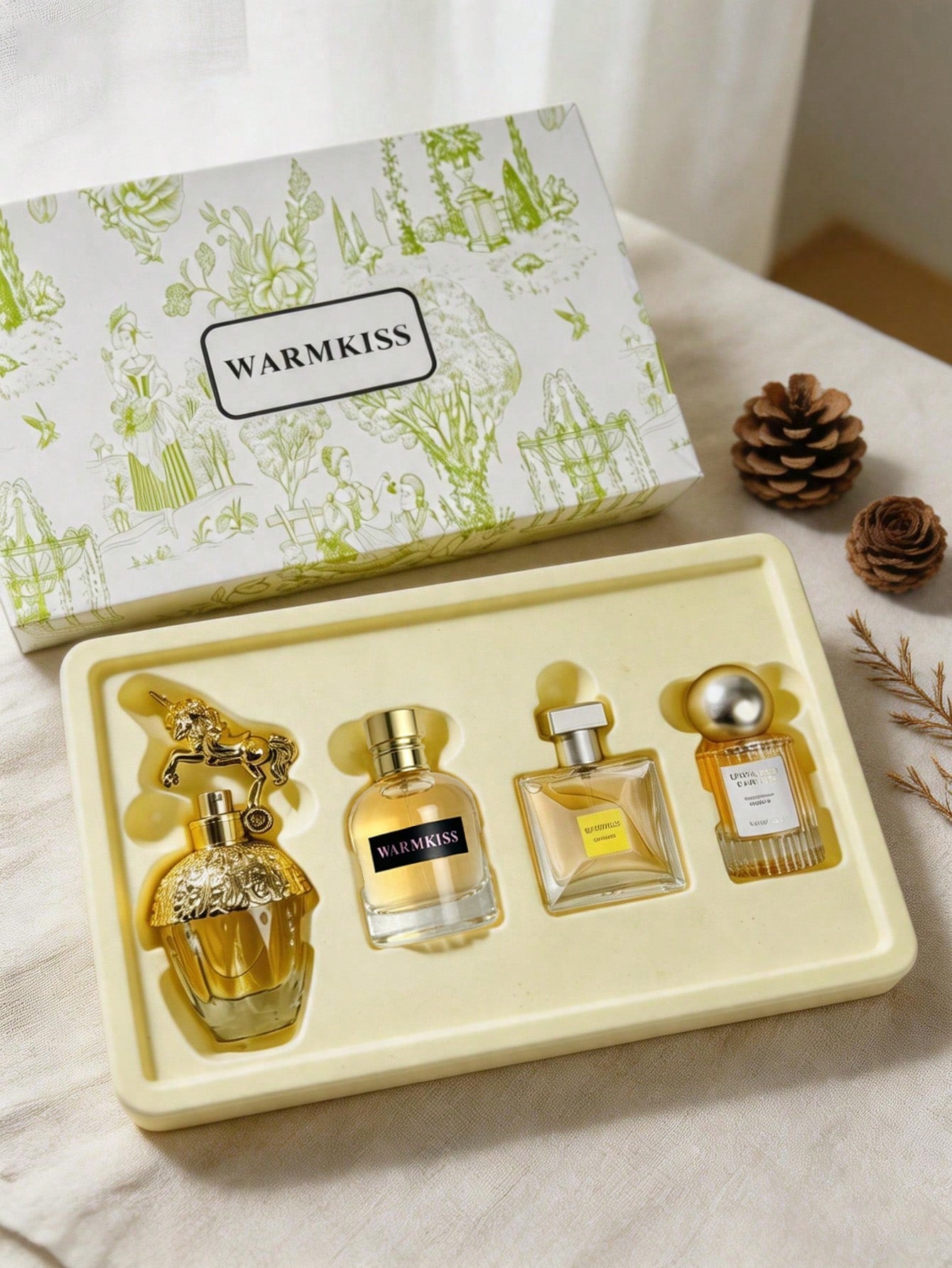 4-Piece Set Of Elegant And Fresh-Scented Ladies' Perfumes. The Fragrance Is Rich And Fragrant, Featuring A Blend Of Elegant Floral And Fruity Scents, And It Lasts For A Long Time. It Is An Excellent C