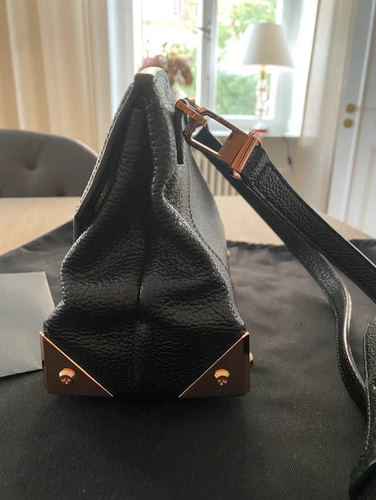 Alexander Wang-skinnaxelremsväska
