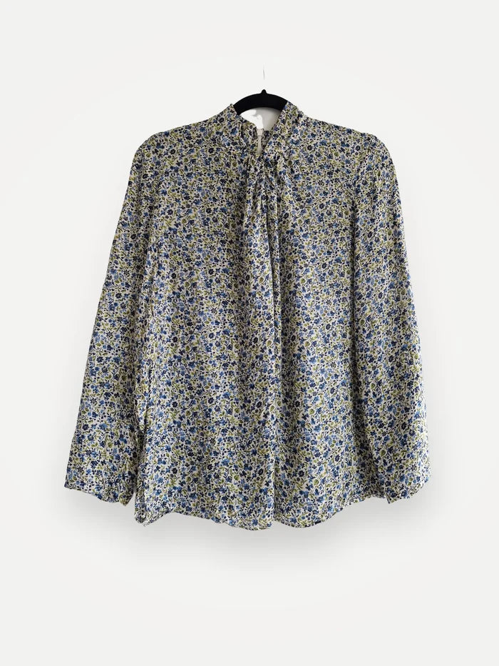 Arket-blus