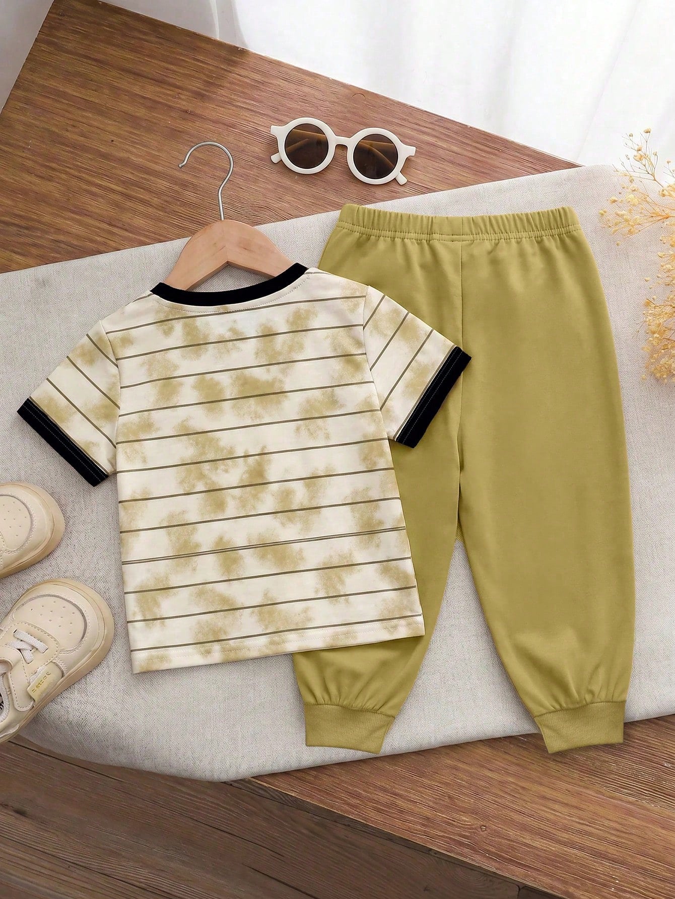 Baby Boys Loose Casual Sporty Short Sleeve T-Shirt And Long Pants 2-Piece Set, Comfortable And Simple, Classic Striped Pattern Print, Cute Cartoon Bear Driving Car Print, Suitable For Spring/Summer, B