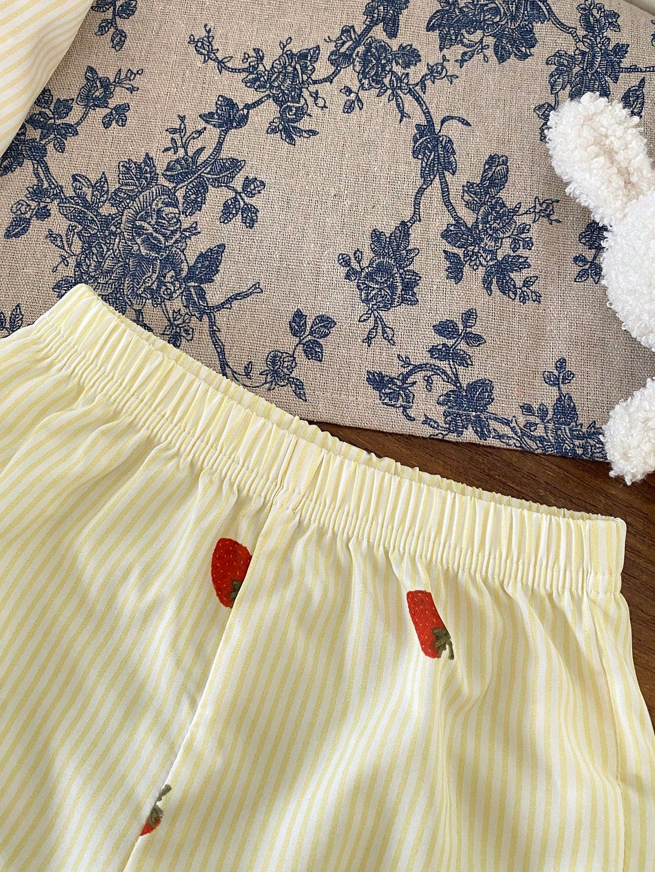 Baby Girl Striped & Strawberry Print Round Neck Tank Top And Shorts Casual Set