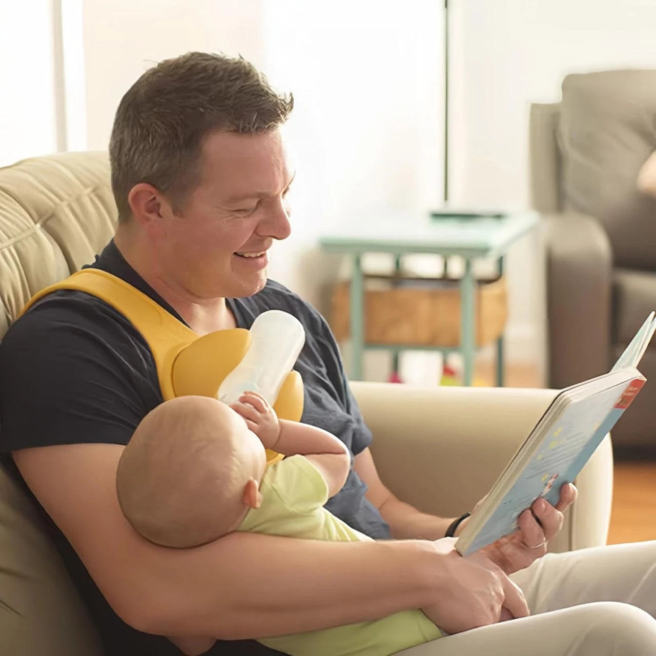 Bottle Holder, Hands-Free Bottle Holder, Specially Designed For Parents, With A Cape-Like Design To Prevent Slippage, And Fits Most Bottle Sizes.