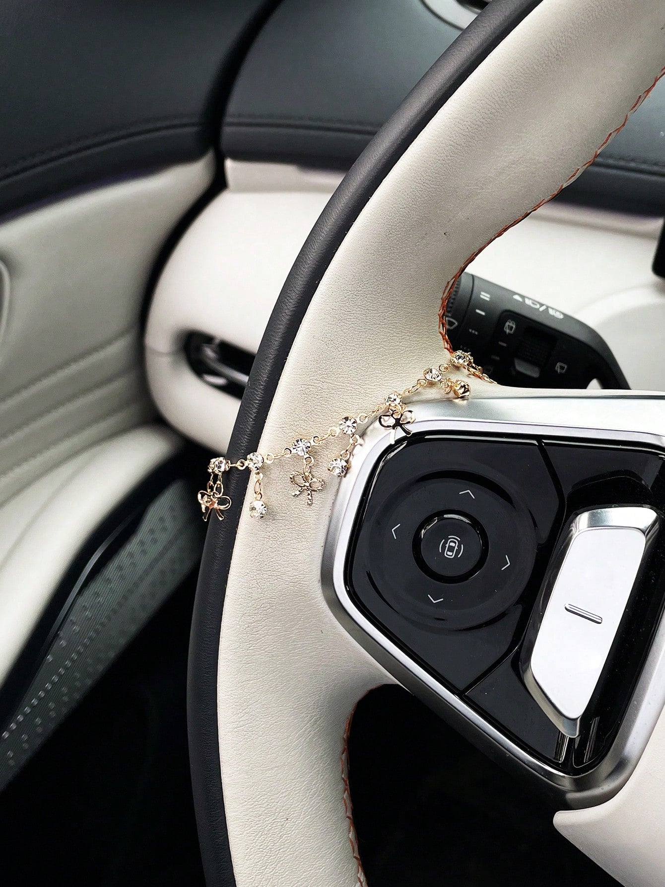 Bowknot Car Steering Wheel Decor Chain, Personalized Car Interior Accessory Pendant