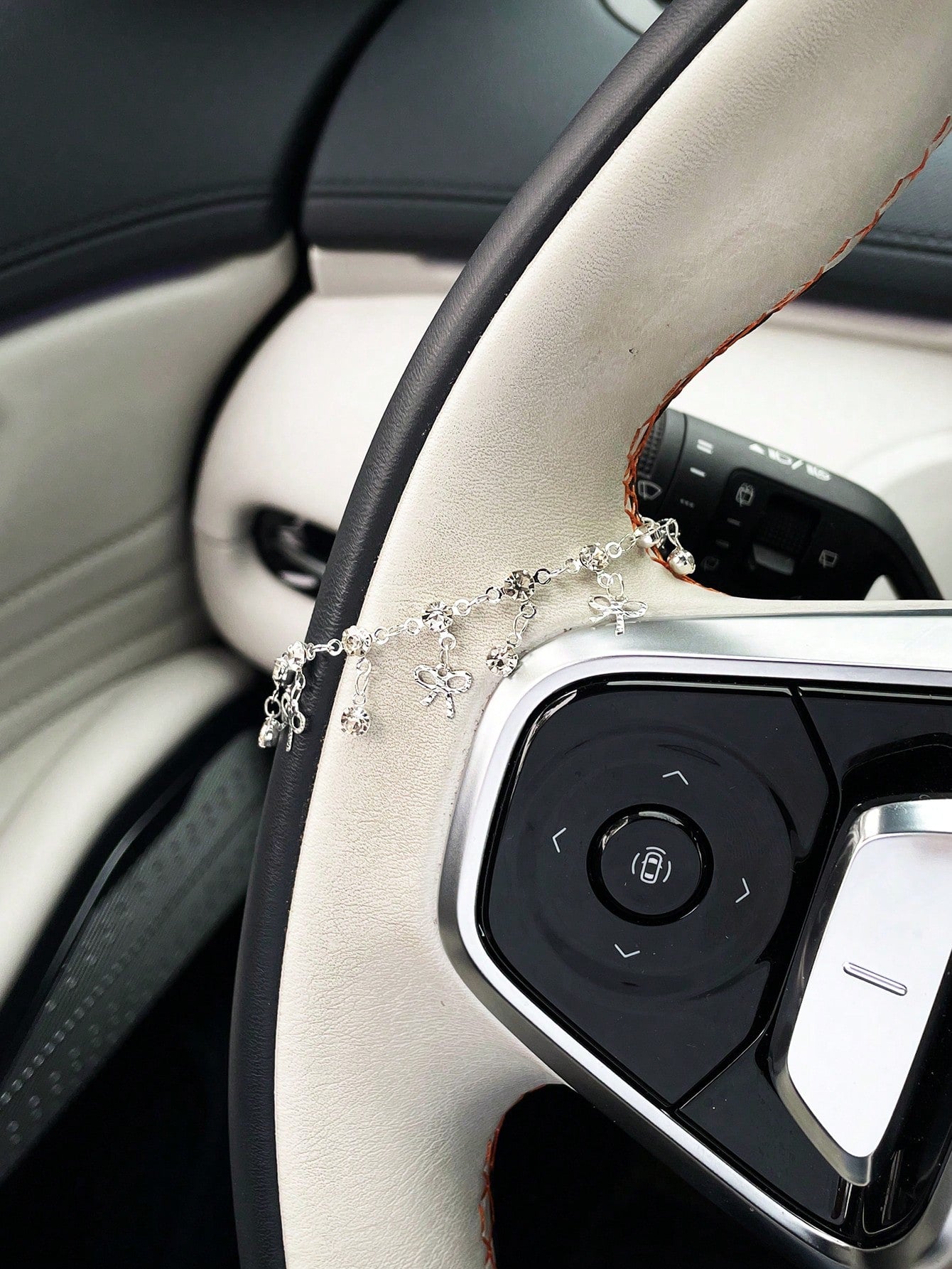 Bowknot Car Steering Wheel Decor Chain, Personalized Car Interior Accessory Pendant