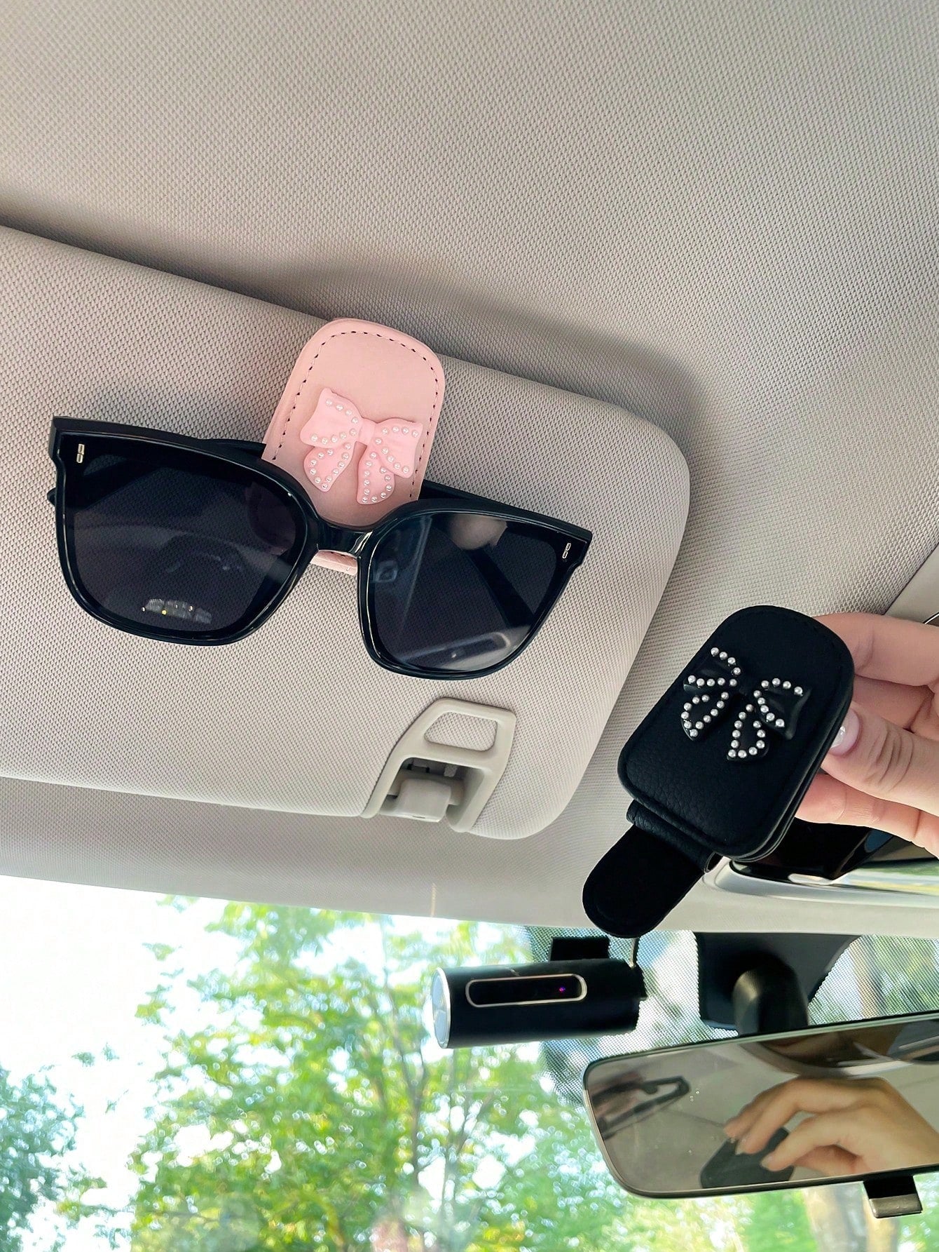 Bowknot Style Car Glasses Clip Glasses Visor Clip, Multi-Functional Eyeglasses Holder Clip (No Glasses Included)