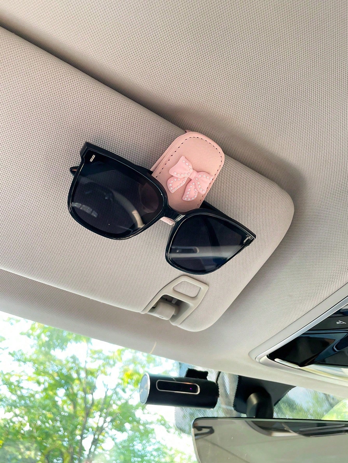 Bowknot Style Car Glasses Clip Glasses Visor Clip, Multi-Functional Eyeglasses Holder Clip (No Glasses Included)