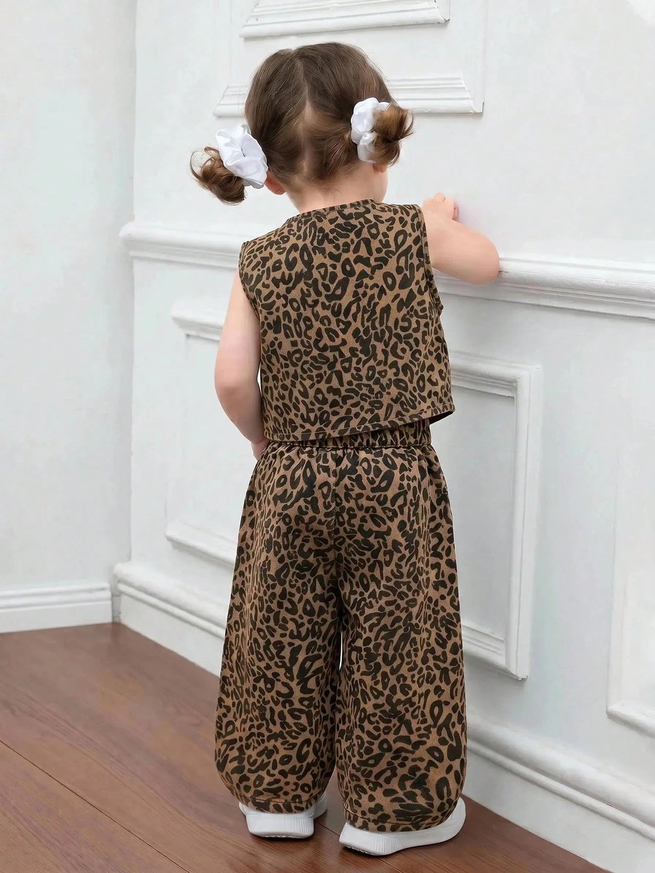 Bubblio 2pcs/Set Baby Girls Y2k Stylish Cotton Brown Leopard Denim Suspender Top & Elastic Waist Jeans,Fall/Winter,Baby Back-To-School Outfits,Toddler Set
