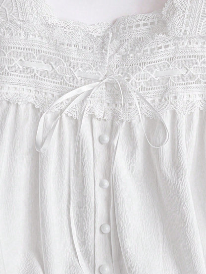 Clasi Plus Size Women French Style White Lace Patchwork Square Collar Sleeveless Top, Loose Hollow Out Cute Elegant Top, Spring/Summer