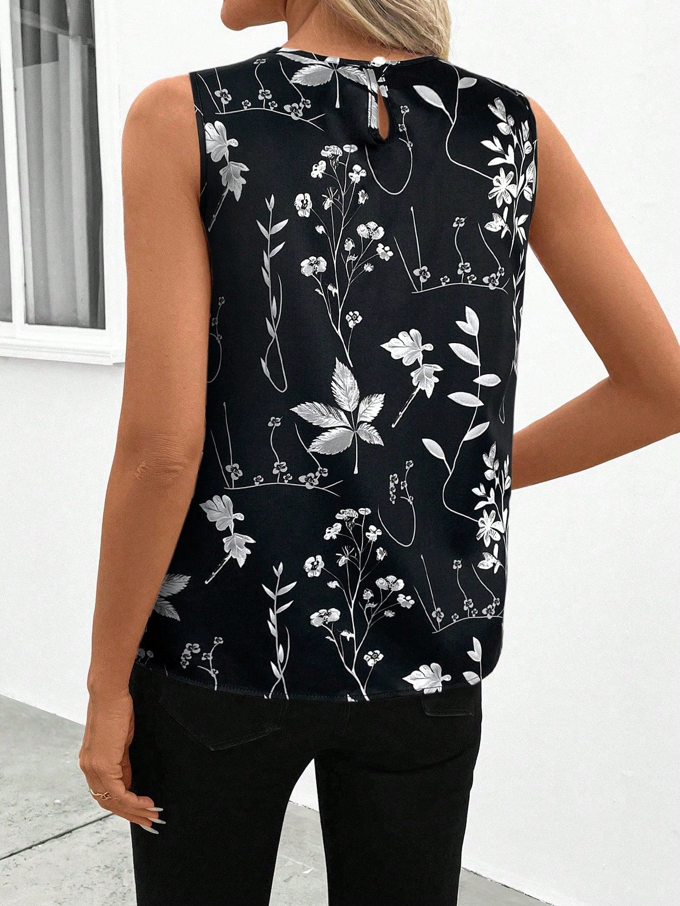 Clasi Women's Pleated Crewneck Sleeveless Fitted Plant Print Blouse, Elegant Casual Spring/Summer Wear Office Black Floral