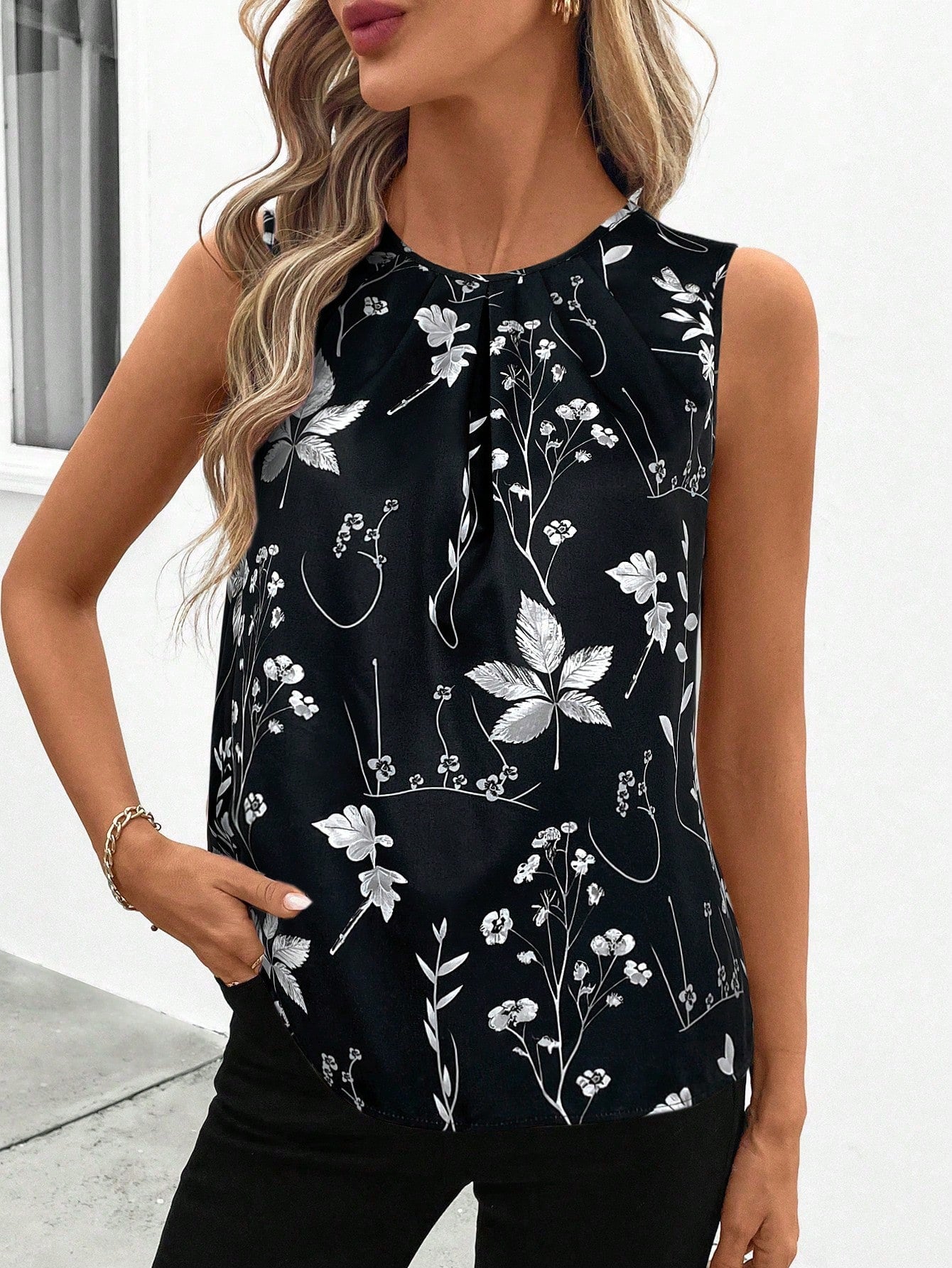 Clasi Women's Pleated Crewneck Sleeveless Fitted Plant Print Blouse, Elegant Casual Spring/Summer Wear Office Black Floral