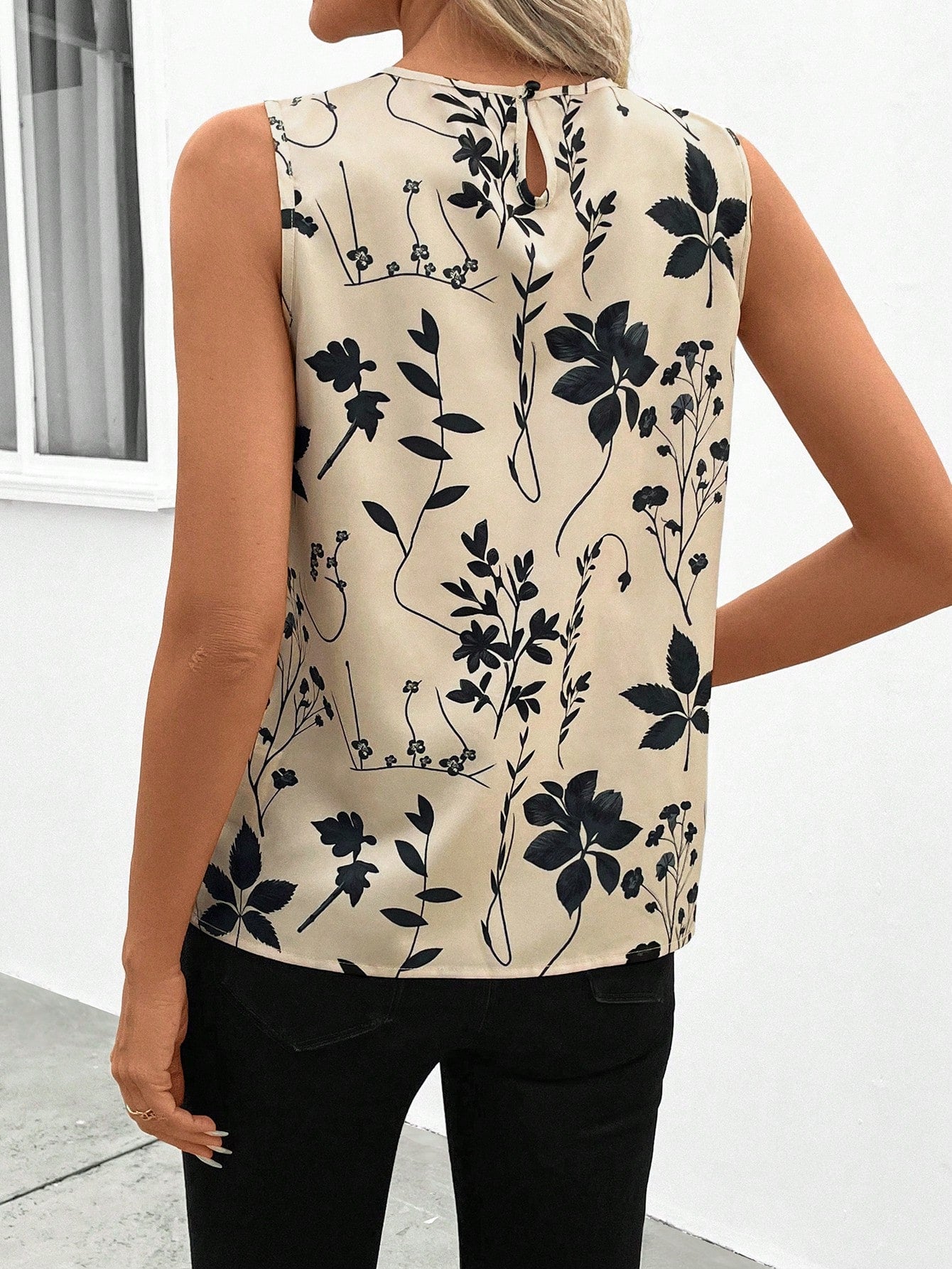 Clasi Women's Pleated Crewneck Sleeveless Fitted Plant Print Blouse, Elegant Casual Spring/Summer Wear Office Black Floral