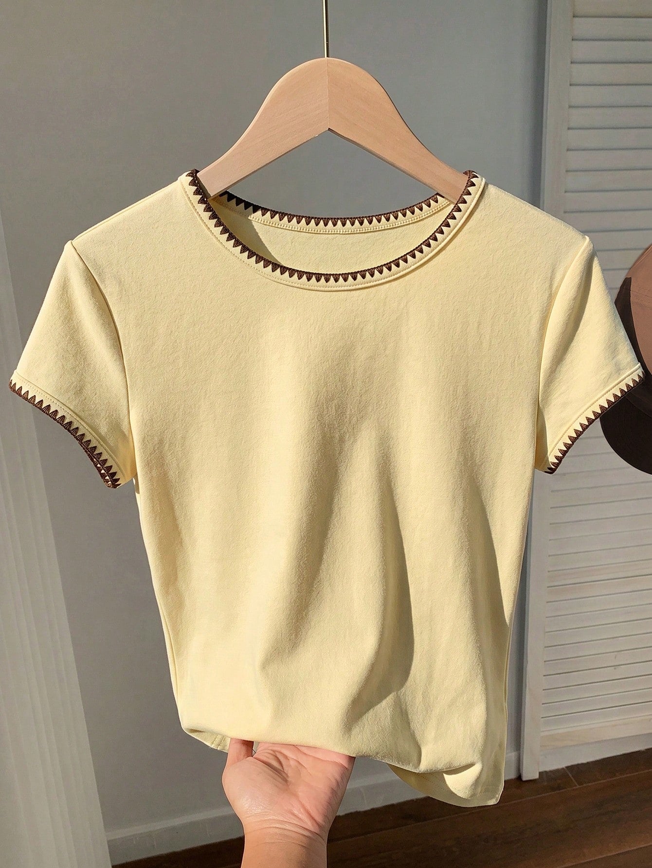 Comfortcana 2026 New Fashion Women's Contrast Trim Round Neck Short Sleeve Casual Versatile T-Shirt, Summer Top, Spring Outdoor Casual Wear, Y2K Yellow Casual Top