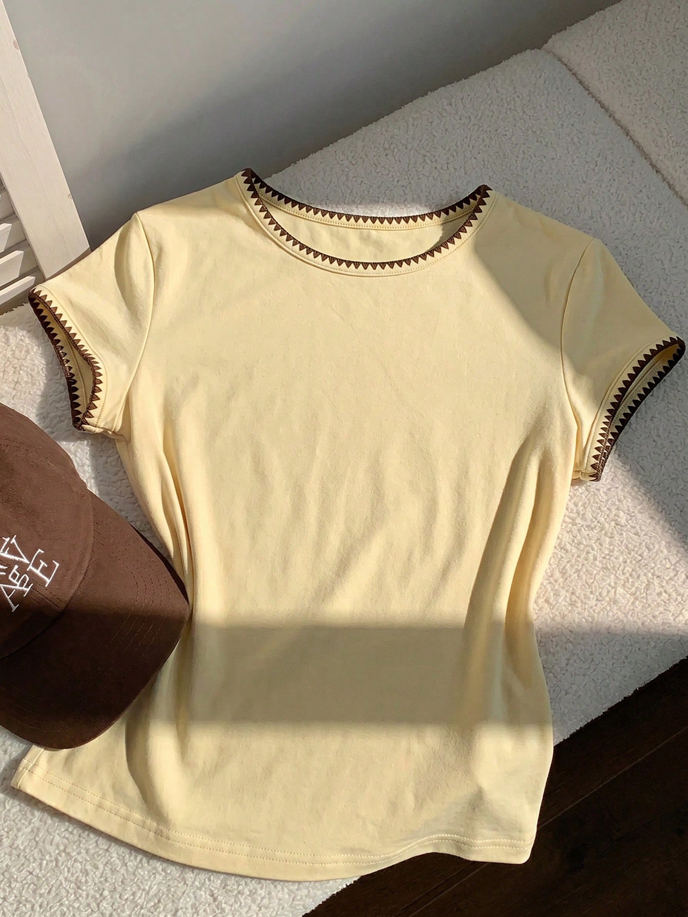 Comfortcana 2026 New Fashion Women's Contrast Trim Round Neck Short Sleeve Casual Versatile T-Shirt, Summer Top, Spring Outdoor Casual Wear, Y2K Yellow Casual Top