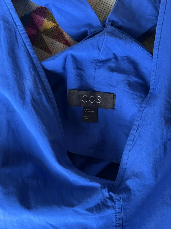 Cos-klänning