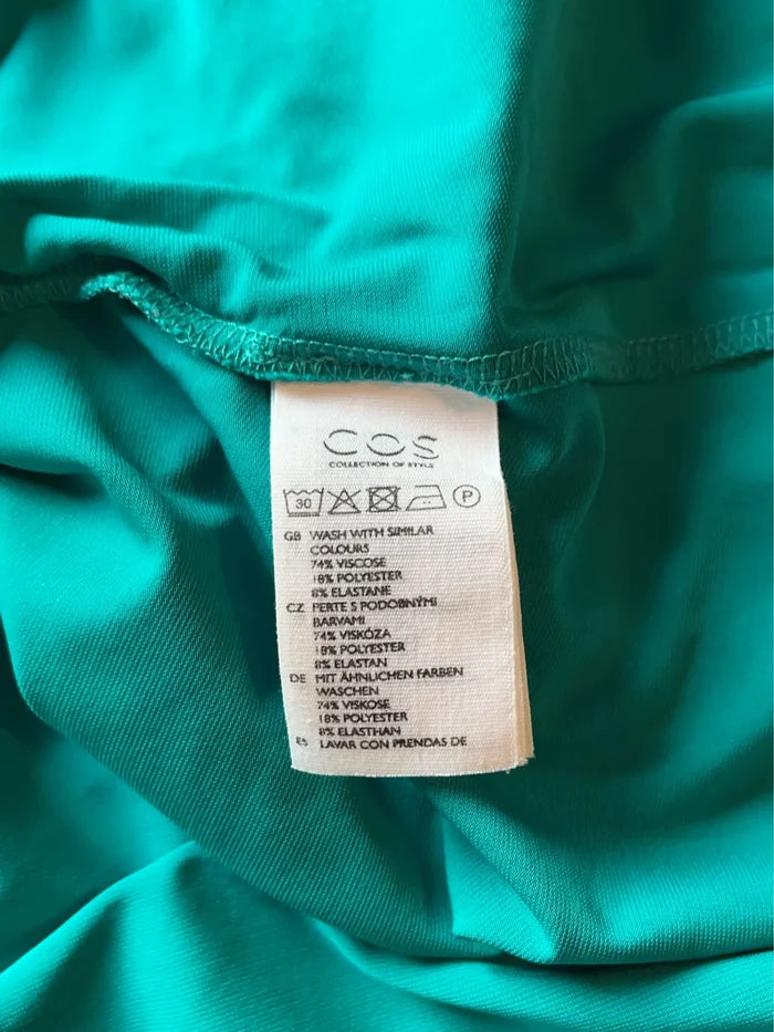 Cos-klänning