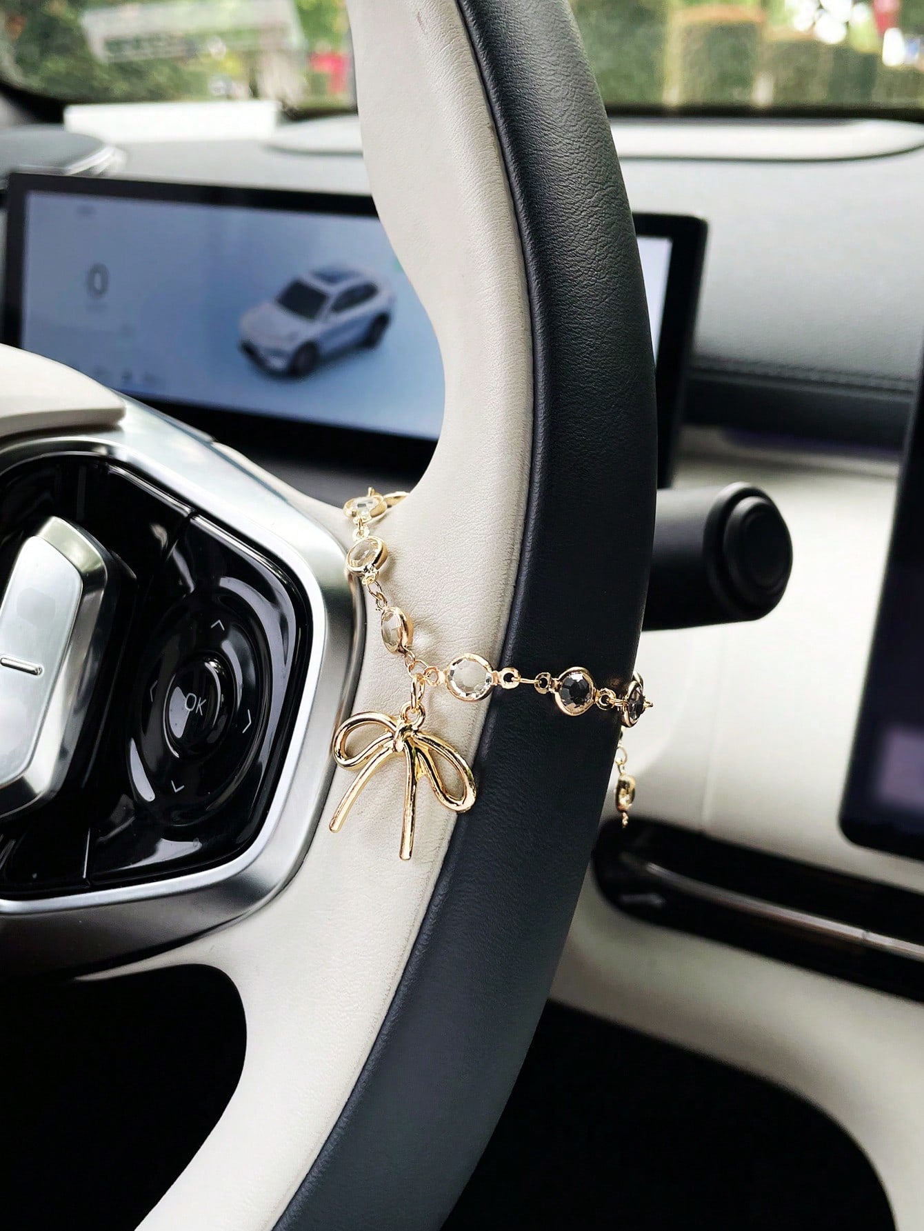 Creative Alloy Butterfly Car Decorative Pendant, Car Hanging Ornament, Car Steering Wheel Pendant, Car Interior Accessory, Meaningful Holiday Gift.