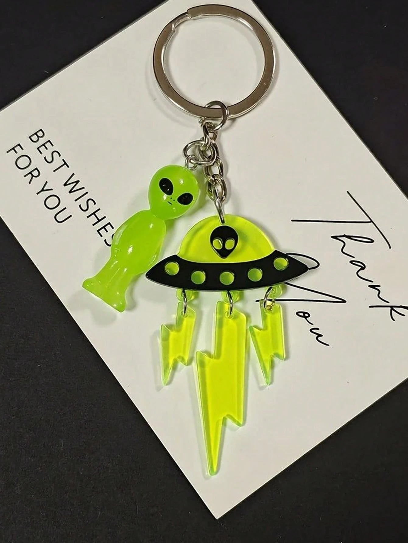 Cute Glowing Alien UFO Keychain, Phone Lanyard, Gift For Friends, Cartoon Alien Pendant For Bags, Earphone Case, Pendant Accessory (Card Not Included)