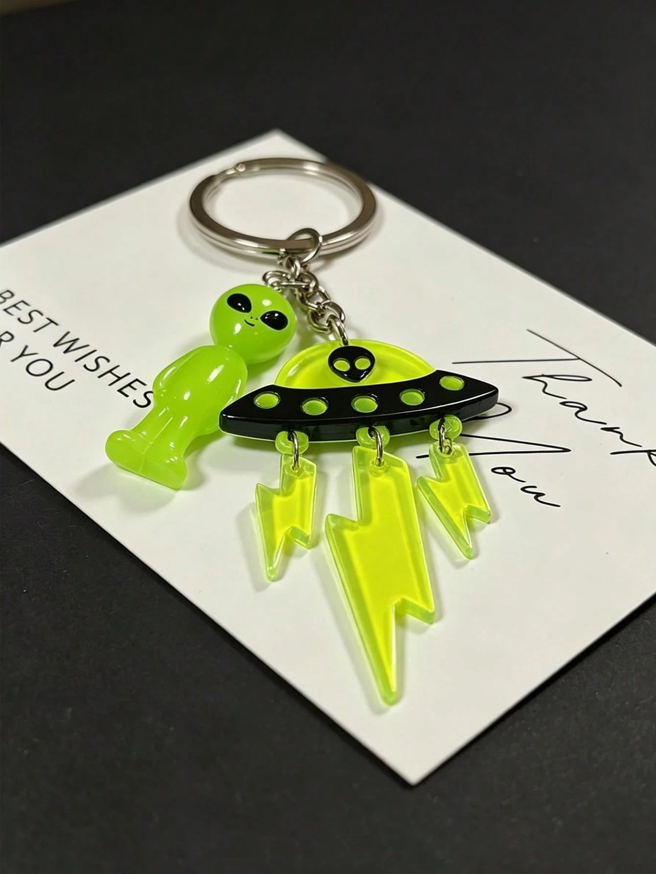 Cute Glowing Alien UFO Keychain, Phone Lanyard, Gift For Friends, Cartoon Alien Pendant For Bags, Earphone Case, Pendant Accessory (Card Not Included)
