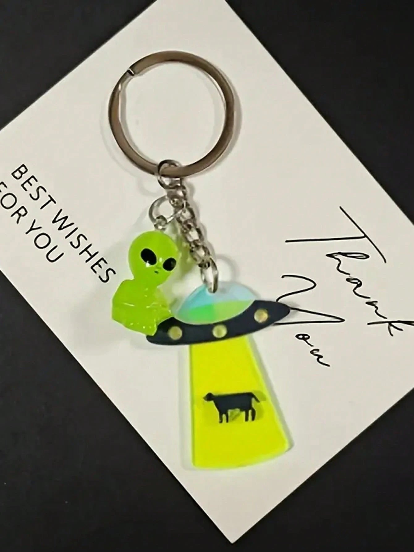 Cute Glowing Alien UFO Keychain, Phone Lanyard, Gift For Friends, Cartoon Alien Pendant For Bags, Earphone Case, Pendant Accessory (Card Not Included)