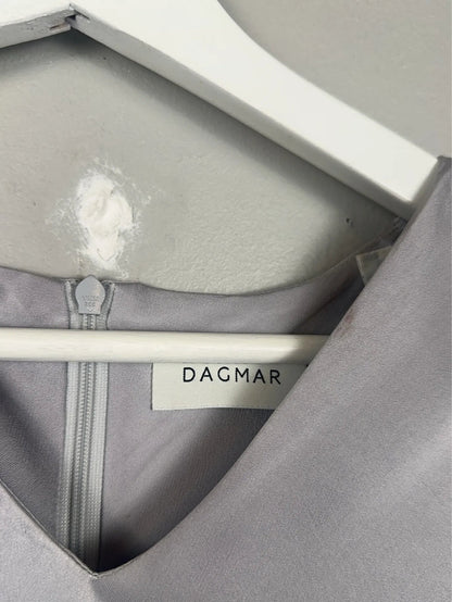 Dagmar Fluid V--klänning