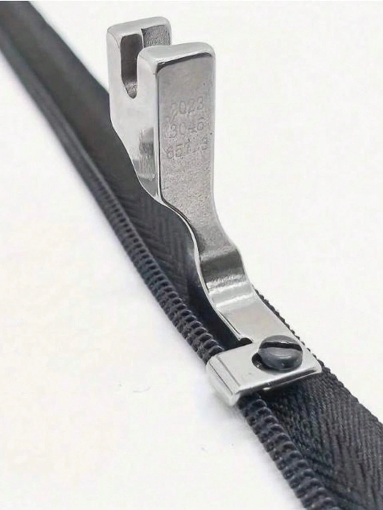 Durable T69 Model Adjustable Invisible Zipper Presser Foot With Groove, Single-Sided Zipper Presser Foot, Suitable For Sewing Machines, Knitting And Handicrafts, Industrial And Household Use, Silver P