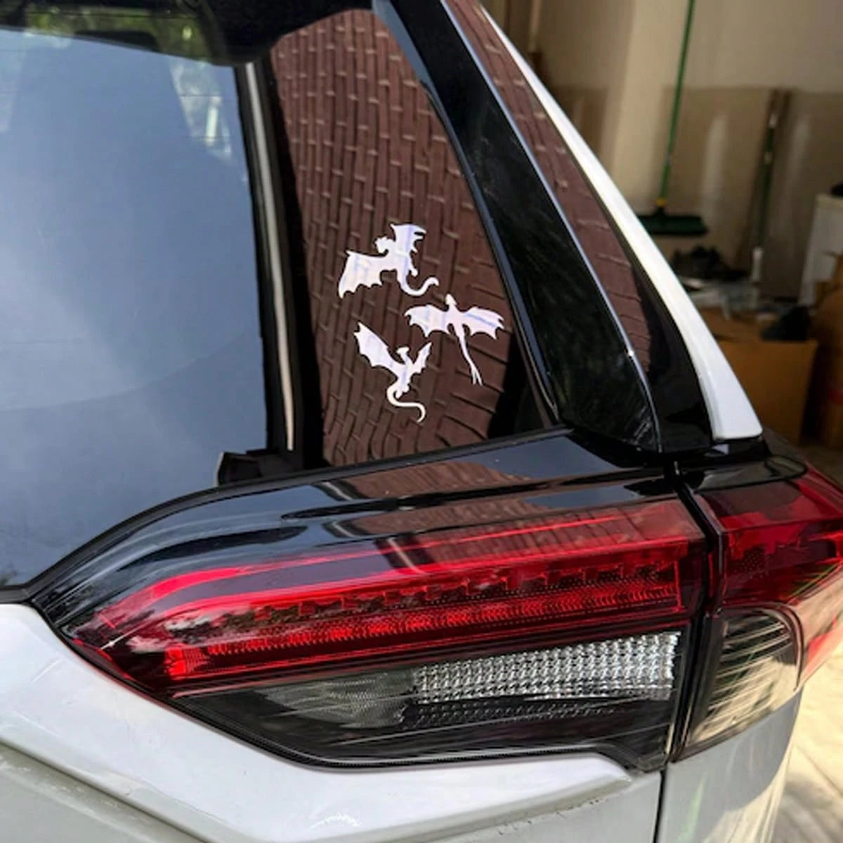 Durable Vinyl Flying Dragon Decal- Sleek Black Design For Cars, Laptops, Trucks Walls, Suitable For All Smooth Surfaces