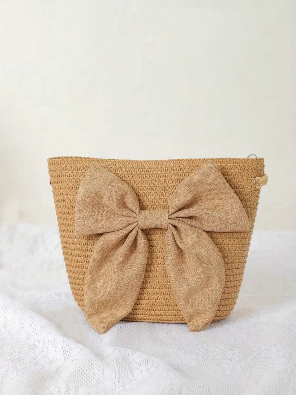 Elegant Beige Straw Crossbody Bag With Large Bow- Woven Texture, Zipper Closure, Suitable For Beach Vacation, Wedding, And Summer Outing, Beach Bag