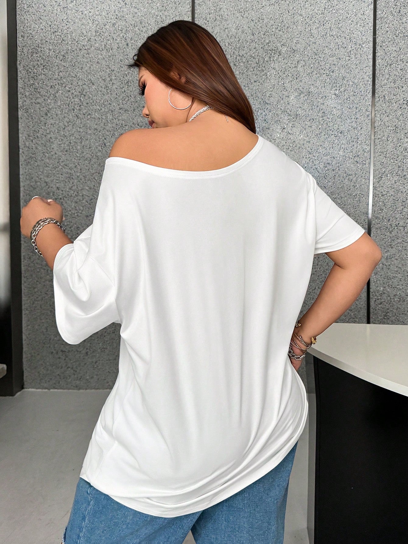 EMERY ROSE 2pcs/Set Oblique Shoulder Loose T-Shirt,Asymmetric Shoulder Off-Shoulder T-Shirt, Plus Size Women's Top