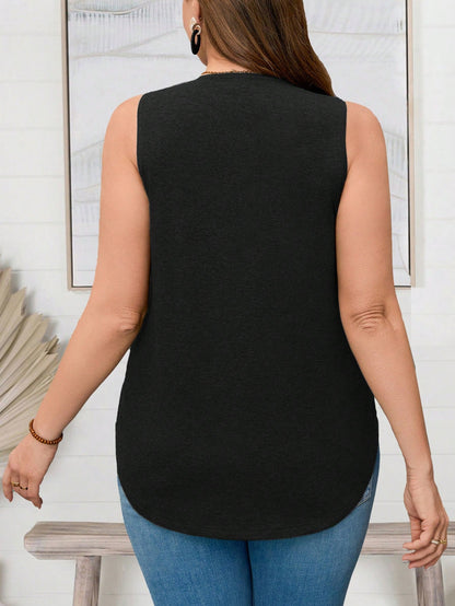 EMERY ROSE Plus Size Women's V-Neck Sleeveless Curved Hem Floral Patchwork Casual Top, Suitable For Spring And Summer Wear.