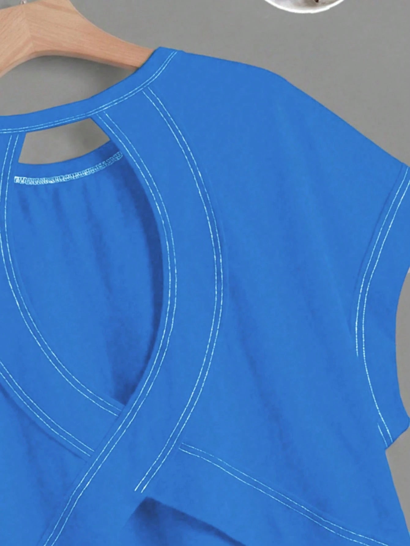 Essnce Women's Casual Round Neck Backless Asymmetrical Hem Loose Sleeveless T-Shirt, Suitable For Summer,Summer Top