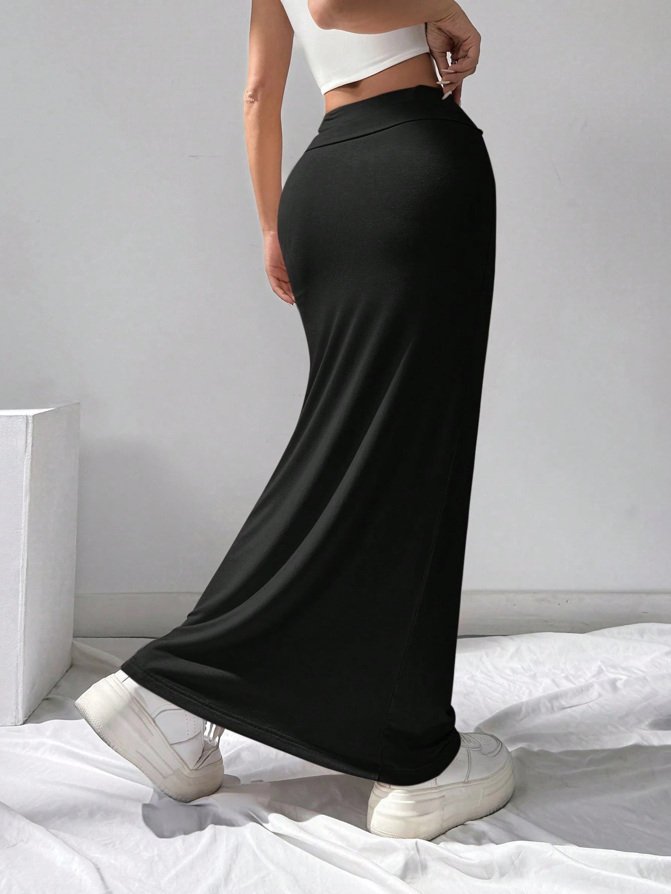EZwear Women Black Knit Slim Fit Pencil Skirt