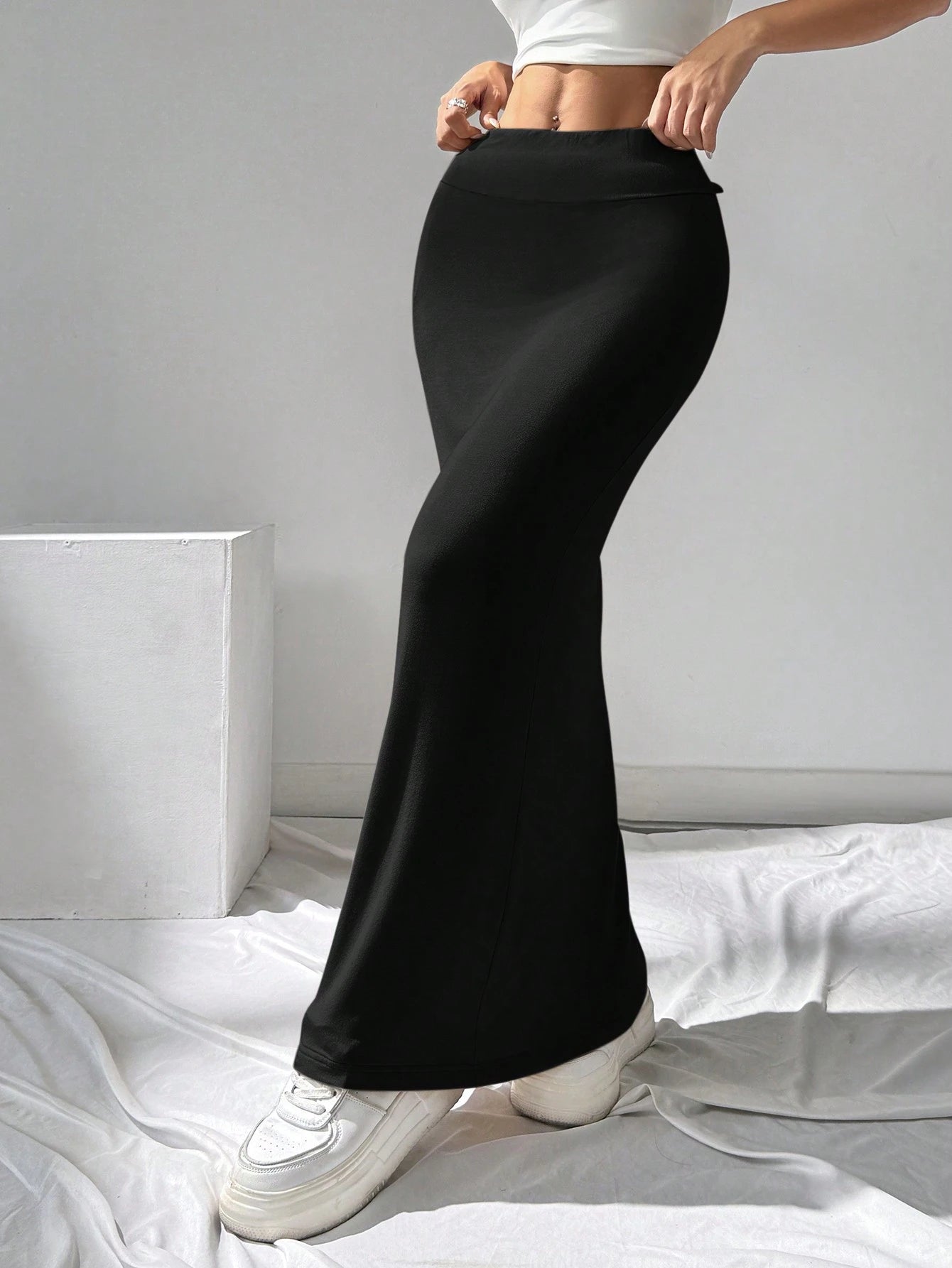 EZwear Women Black Knit Slim Fit Pencil Skirt