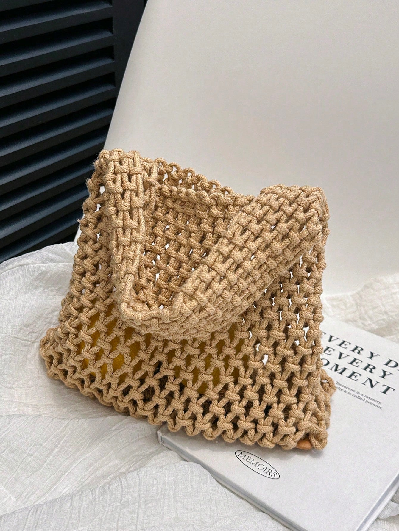 Fashion Polyester Yarn Handmade Woven Pattern Handbag, Fashion Summer Beach Vacation Crochet Bag, Suitable For Vacation, Shopping