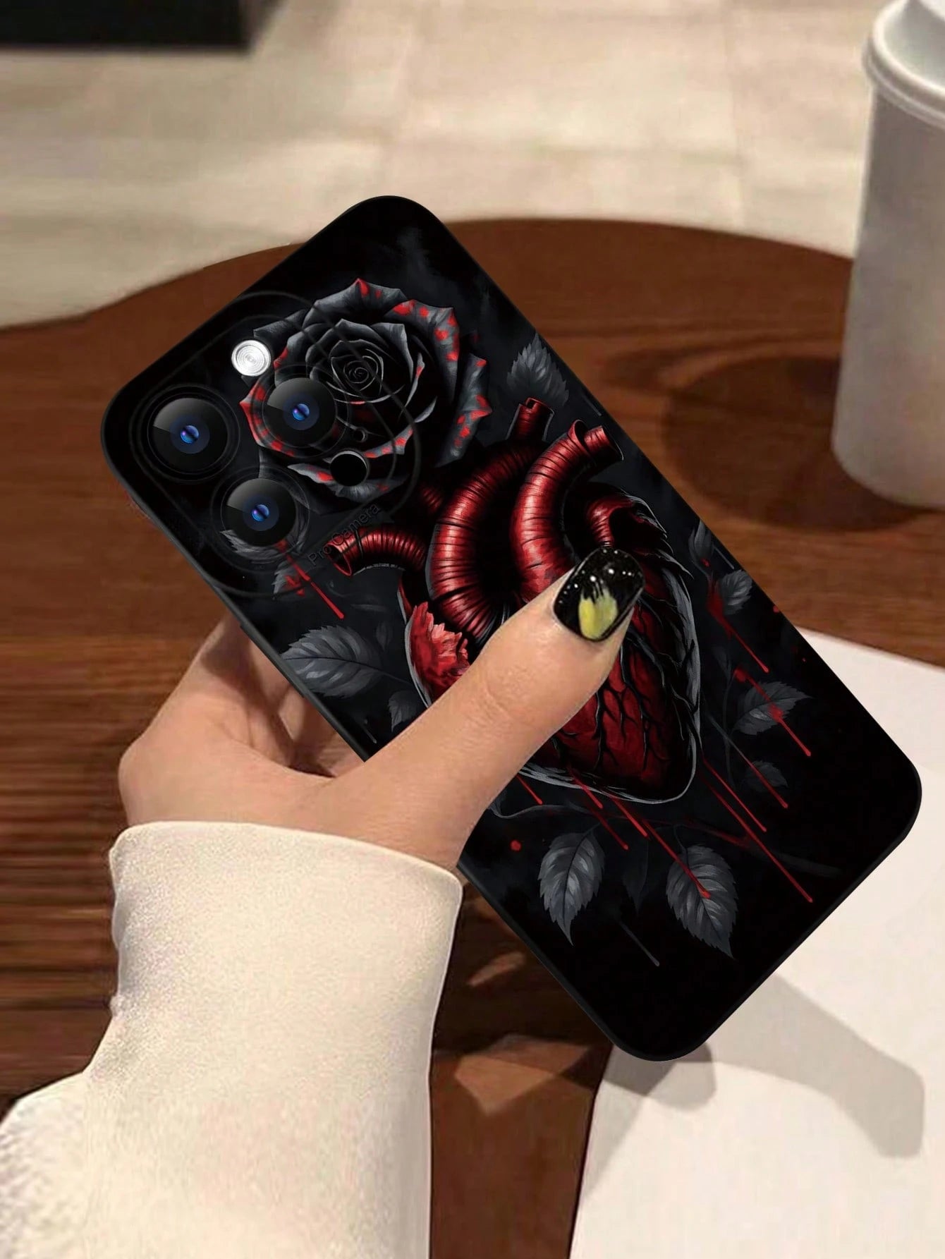 Fashionable Popular Personalized Anatomical Heart Black Rose Drip Pattern Design Theme Luxury Shockproof Aesthetic Cute Phone Case With Lens Protrusion Protection Compatible With For IPhone 17/17Pro/1